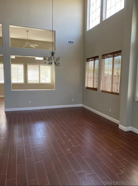 1162 Delano Court, Chula Vista CA: https://media.crmls.org/mediaz/993a244c-1e0b-448c-800e-20b0ed6adb86.jpg