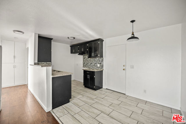 412 Coronado Terrace, Los Angeles CA: https://media.crmls.org/mediaz/993aa883-d3d3-4a36-b30f-edf6707d3b79.jpg