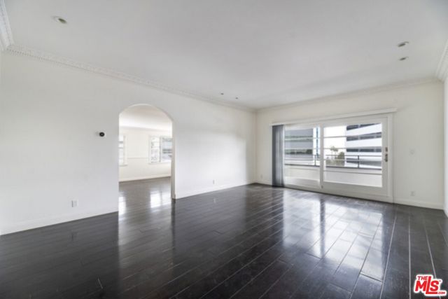 9243 Doheny Road, West Hollywood CA: https://media.crmls.org/mediaz/993b5e02-09d1-4a26-b3c0-434d2073e30f.jpg