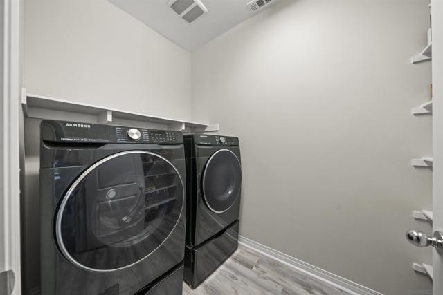 524 Surfbird Lane, Imperial Beach CA: https://media.crmls.org/mediaz/993bad42-ee1f-445d-a3e3-d516ec370a53.jpg