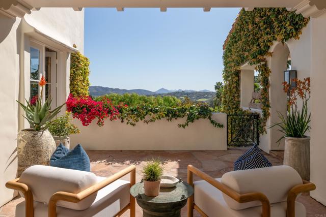 17484 El Vuelo, Rancho Santa Fe CA: https://media.crmls.org/mediaz/993c037d-f19d-426e-9241-0e2b8a86fc15.jpg
