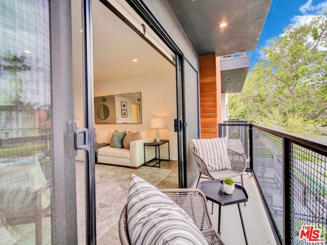 725 N Alfred Street, Los Angeles CA: https://media.crmls.org/mediaz/993c84cf-f9e0-4648-822f-2973b08ada40.jpg