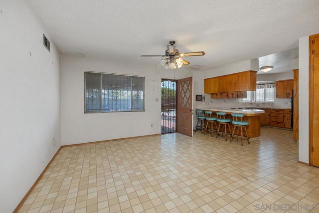 5824 Kent Pl, San Diego CA: https://media.crmls.org/mediaz/993dcf01-54c6-41f8-919b-86f2e82a1abc.jpg