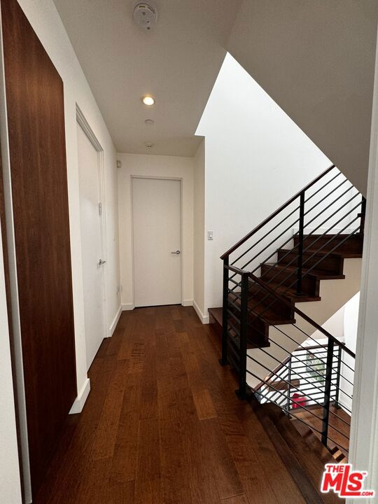 140 S Hayworth Avenue, Los Angeles CA: https://media.crmls.org/mediaz/993dd579-5559-48f1-94ac-555ccdf84c56.jpg