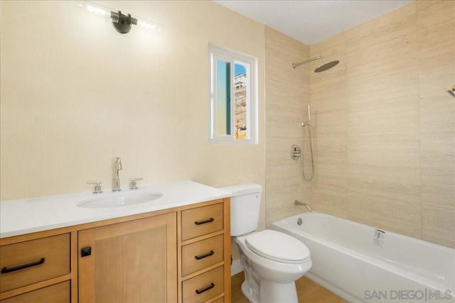 9559 Chestnut St, Spring Valley CA: https://media.crmls.org/mediaz/993e428c-71ed-4d6d-85fd-826ce5a3aa2f.jpg