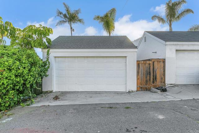 644 Grant Street, Oceanside CA: https://media.crmls.org/mediaz/993e5166-57ce-4117-acaf-1da9ef95da1e.jpg
