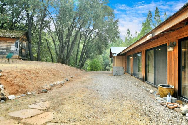 17533 Humbug Creek Road, Glencoe CA: https://media.crmls.org/mediaz/993e661f-4298-4f6a-837c-08987a157dcf.jpg