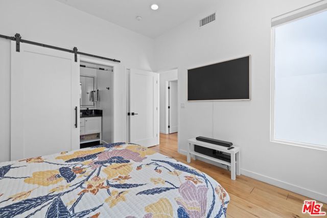 3170 Glenmanor Place, Los Angeles CA: https://media.crmls.org/mediaz/993ead80-11fd-42e0-bf68-05a643fd5bba.jpg