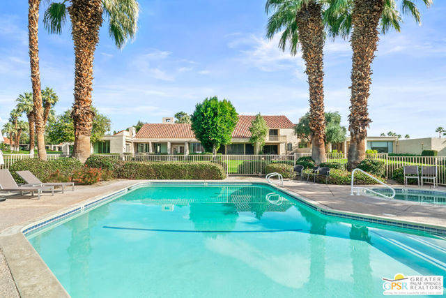138 Desert West, Rancho Mirage CA: https://media.crmls.org/mediaz/993ef455-034f-443d-a785-3eb1182d93b9.jpg