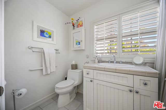 2660 Carman Crest Drive, Los Angeles CA: https://media.crmls.org/mediaz/993f46fb-f283-4aa6-8d6b-291e94ba8216.jpg