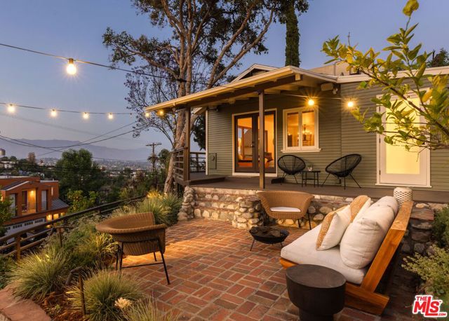 4825 Glenalbyn Drive, Los Angeles CA: https://media.crmls.org/mediaz/993f504a-87bc-44b4-93fa-b347ab5b647c.jpg