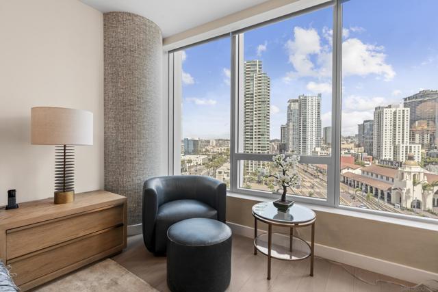 888 W E Street, San Diego CA: https://media.crmls.org/mediaz/993f7e83-eac1-4152-a1bf-87b0b33cfb19.jpg