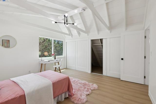 1218 Lattie Ln, Mill Valley CA: https://media.crmls.org/mediaz/993f9317-454c-4fed-abe5-e1ae88e76416.jpg