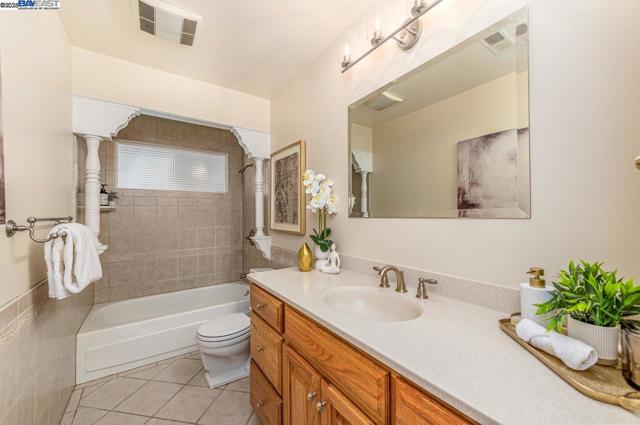 505 Joyce St, Livermore CA: https://media.crmls.org/mediaz/993f9a5c-e8cf-4d6a-9a0b-34009ae04643.jpg