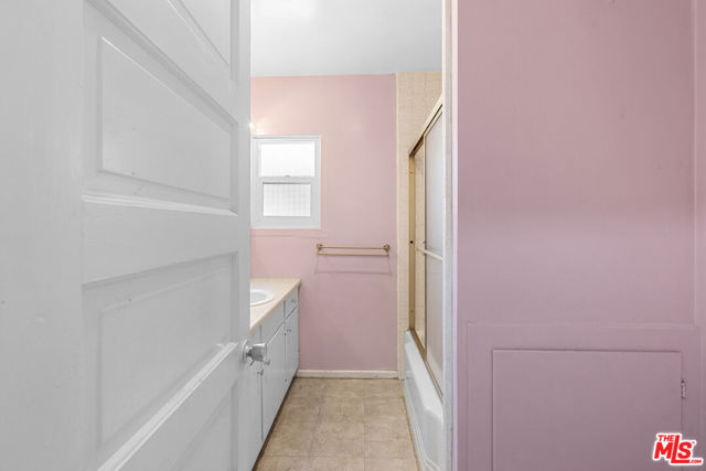 219 S Avenue 60, Los Angeles CA: https://media.crmls.org/mediaz/993fde6a-c58f-4688-8c36-fdc356afdcbf.jpg