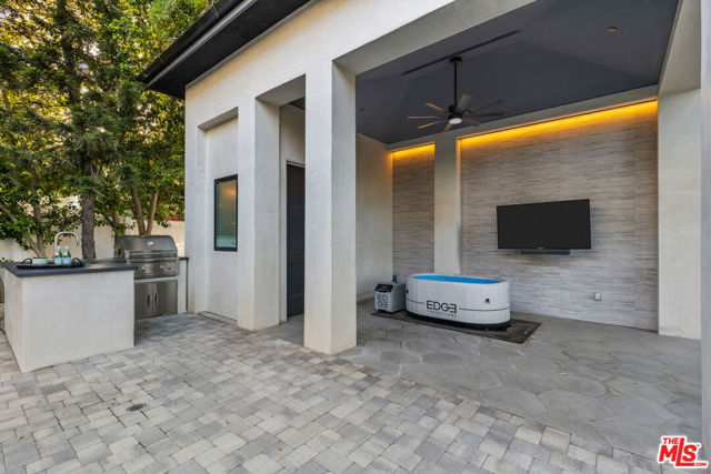 17401 Rancho Street, Encino CA: https://media.crmls.org/mediaz/99406d00-b591-4573-8df9-5b6709eac6cb.jpg