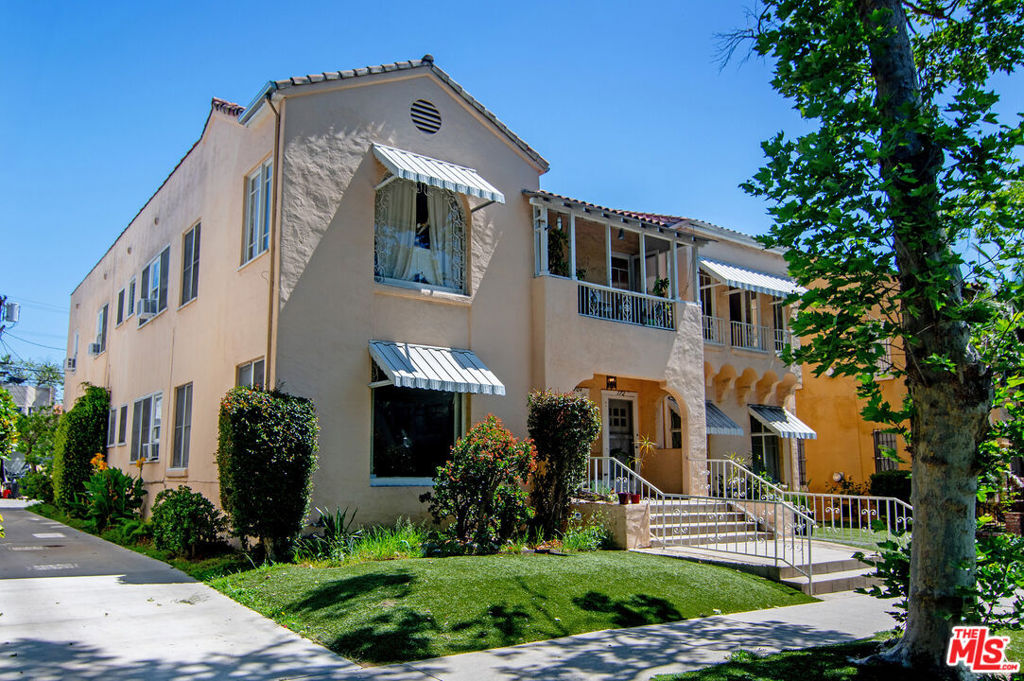 1/2 S Sycamore Avenue
