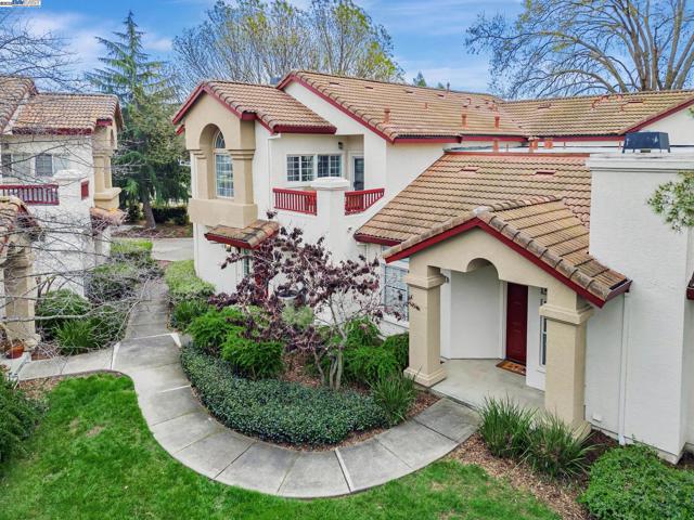 5786 Belleza Dr, Pleasanton CA: https://media.crmls.org/mediaz/9941062f-37a8-4d0f-a769-5ec1c108e140.jpg