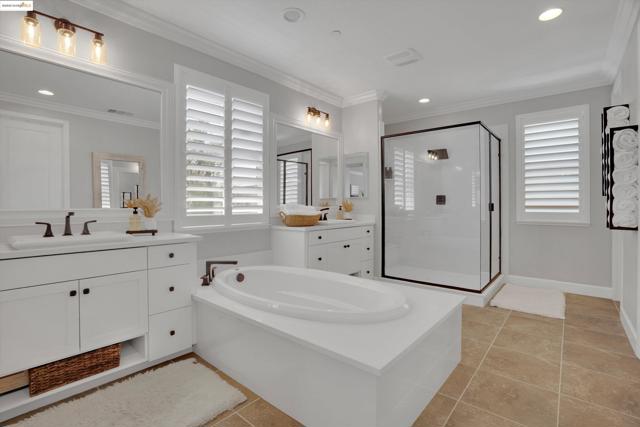 542 Harbor Cove Cir, Discovery Bay CA: https://media.crmls.org/mediaz/9941602b-e678-4aee-95b5-9f188e776f99.jpg
