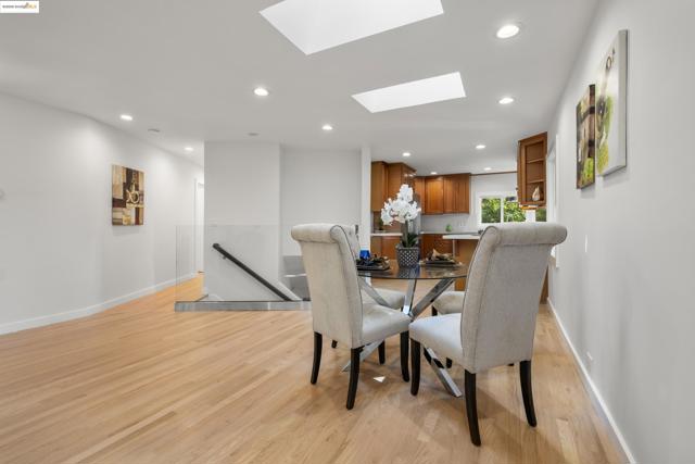 6537 Aitken Dr, Oakland CA: https://media.crmls.org/mediaz/99422df4-1fb8-4ccc-a455-d4e36173022f.jpg