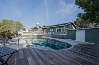 383 Corral De Tierra Road, Salinas CA: https://media.crmls.org/mediaz/9942bb8c-0b85-4724-95b3-97dc63f1f5cb.jpg