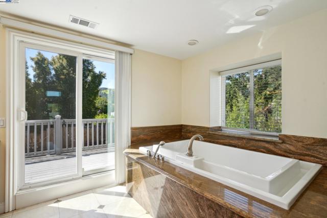 367 Mt Washington Way, Clayton CA: https://media.crmls.org/mediaz/9943767e-ca45-4fe8-9fc9-17768334e1b4.jpg