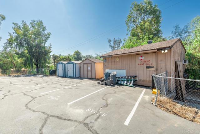9780 Dunbar Ln Lane, El Cajon CA: https://media.crmls.org/mediaz/994378bf-512c-4954-ad2f-6d350e63dd6d.jpg