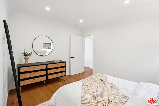 4438 W 28th Street, Los Angeles CA: https://media.crmls.org/mediaz/99438440-1cd3-4766-8870-b67a1db0478f.jpg