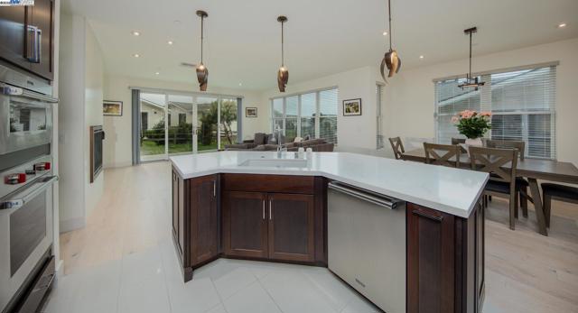 996 Harbor Haven Dr, Bodega Bay CA: https://media.crmls.org/mediaz/9943a0c3-0b78-4bff-a068-0634aa82695f.jpg