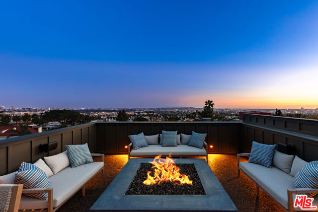 1822 N Vista Street, Los Angeles CA: https://media.crmls.org/mediaz/9943e888-2a45-4688-a239-7a52e4f64bf5.jpg