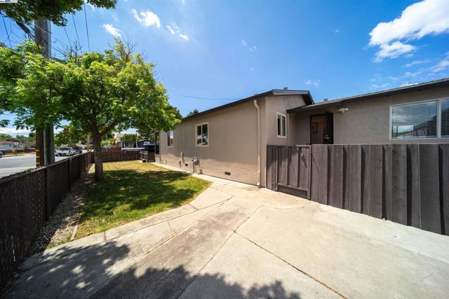 33972 10Th St, Union City CA: https://media.crmls.org/mediaz/99444fe0-e267-4699-82b0-c5e377e0c690.jpg