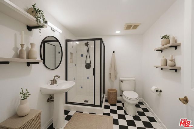131 N Wetherly Drive, Los Angeles CA: https://media.crmls.org/mediaz/994468f7-e7bb-454a-807e-203a18f1e54f.jpg