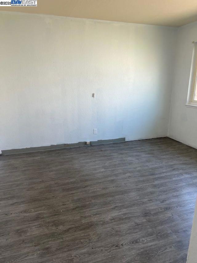 4201 West St, Oakland CA: https://media.crmls.org/mediaz/994475e8-f1ce-434b-9a84-f90ede59c5d0.jpg