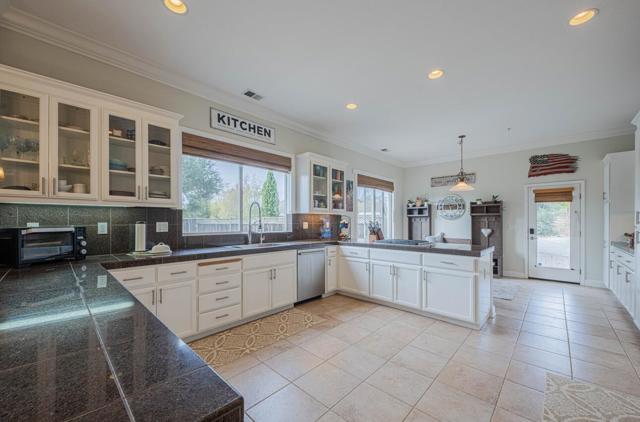 17403 Avenida Los Altos, Salinas CA: https://media.crmls.org/mediaz/99447c8c-e605-4ae1-858f-479517e3186a.jpg