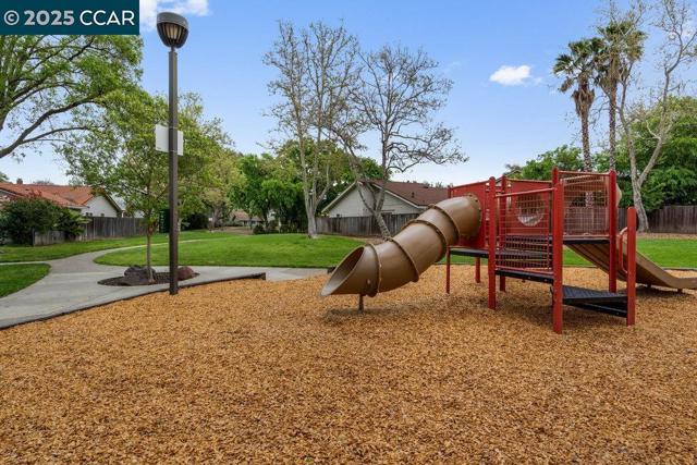4672 N Larwin Ave, Concord CA: https://media.crmls.org/mediaz/99449ed9-10b9-4101-8b10-fe1b2c40b82b.jpg