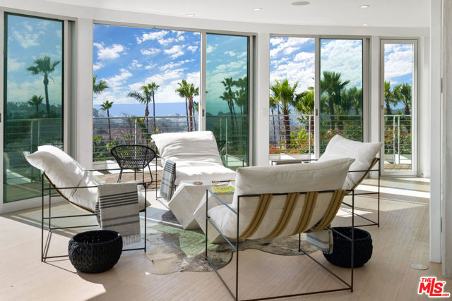 6375 Gayton Place, Malibu CA: https://media.crmls.org/mediaz/9944de77-e953-4fa7-a8a8-d32d3c6fb239.jpg