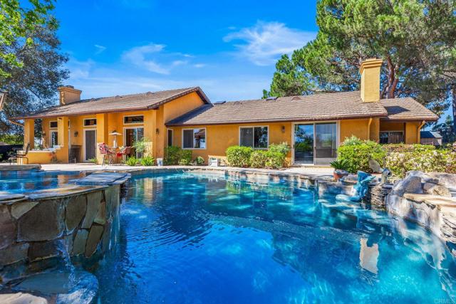 Detail Gallery Image 2 of 51 For 1147 Sea Larke Dr, Fallbrook,  CA 92028 - 4 Beds | 2/1 Baths