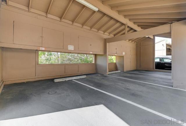 10400 Caminito Cuervo, San Diego CA: https://media.crmls.org/mediaz/994579d4-203e-4600-a582-dcb51b76257c.jpg