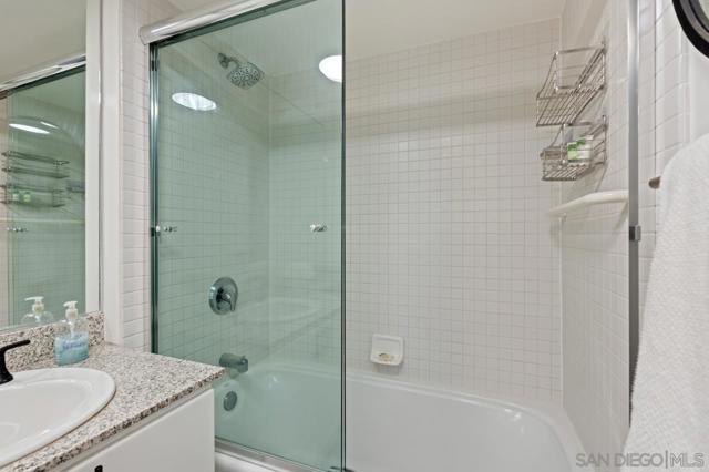 500 W Harbor Dr, San Diego CA: https://media.crmls.org/mediaz/99459c8b-c771-4f67-aa78-a5111a8a30b2.jpg