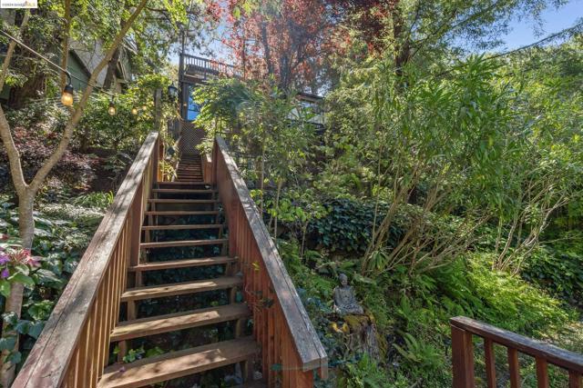 Image 32 of 39 For 73 Homeglen Ln