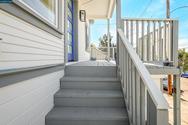 767 47Th St, Oakland CA: https://media.crmls.org/mediaz/9945d0d1-89a7-4417-914b-ba08b6b4e8eb.jpg