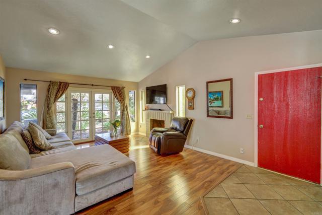 Detail Gallery Image 4 of 28 For 1733 Schooner Way, Carlsbad,  CA 92008 - 3 Beds | 2 Baths