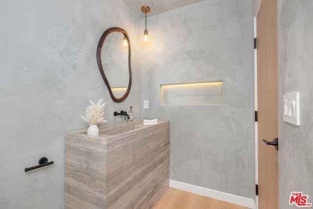 4627 Sunnyslope Avenue, Sherman Oaks CA: https://media.crmls.org/mediaz/99460c9e-ef20-464c-81b1-e66b68234663.jpg