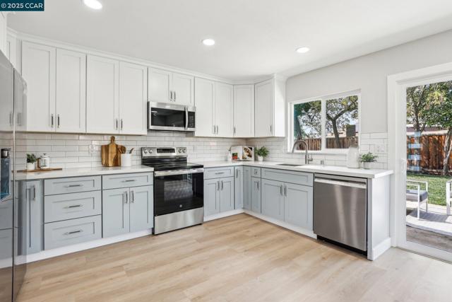 562 Swallow Dr, Livermore CA: https://media.crmls.org/mediaz/99466887-58a2-4c87-a433-7f8520904b05.jpg