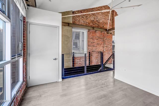 527 Molino Street, Los Angeles CA: https://media.crmls.org/mediaz/99470bad-c8b4-4835-9aa0-3e8378d96822.jpg
