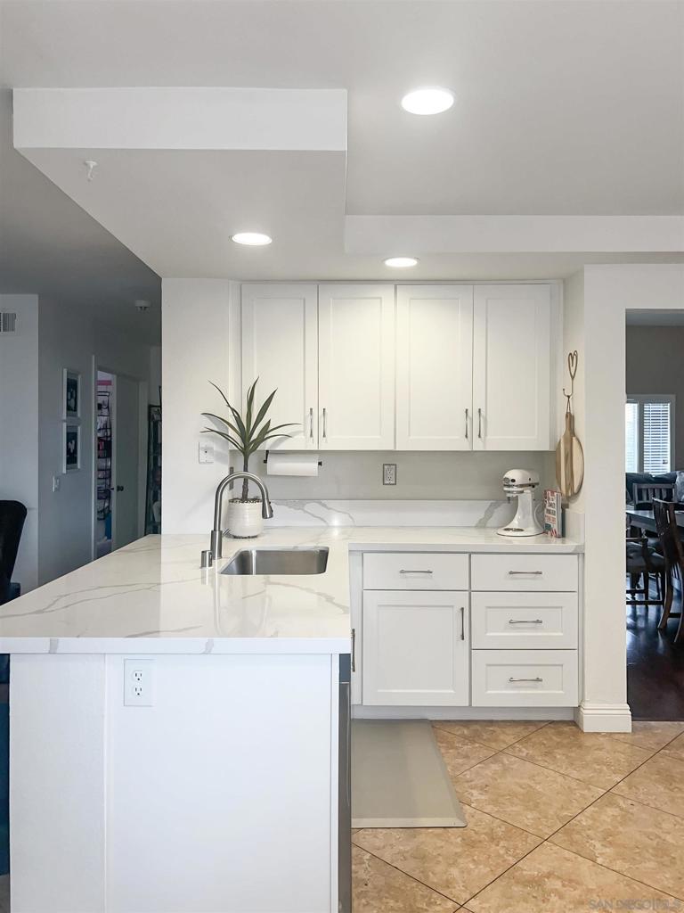 MLS #250035279SD image #10