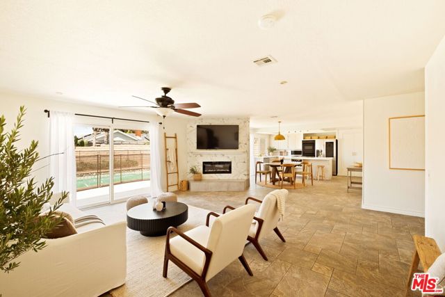 2425 Dusan Street photo 6