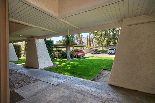2875 N Los Felices Road, Palm Springs CA: https://media.crmls.org/mediaz/9947f498-a26f-4614-9d24-b36ed70b07f2.jpg