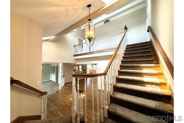 920 Country Club, Coronado CA: https://media.crmls.org/mediaz/994803dc-7dee-46fe-8e72-2e60cdc9df62.jpg