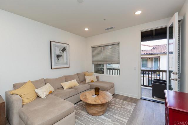 Detail Gallery Image 5 of 26 For 877 Blackstone Drive, San Marcos,  CA 92078 - 2 Beds | 2 Baths